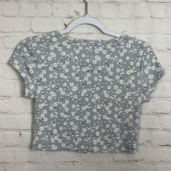 Aeropostale gray floral print button front ribbed croppped‎ top, sz M, GUC - Picture 5 of 5